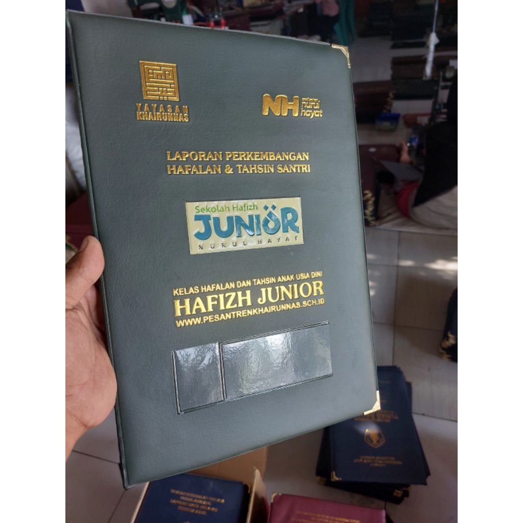 

MAP RAPORT/IJAZAH ASE HOTPRINT CUSTOM | BAHAN KULIT IMITASI | TULISAN TIMBUL
