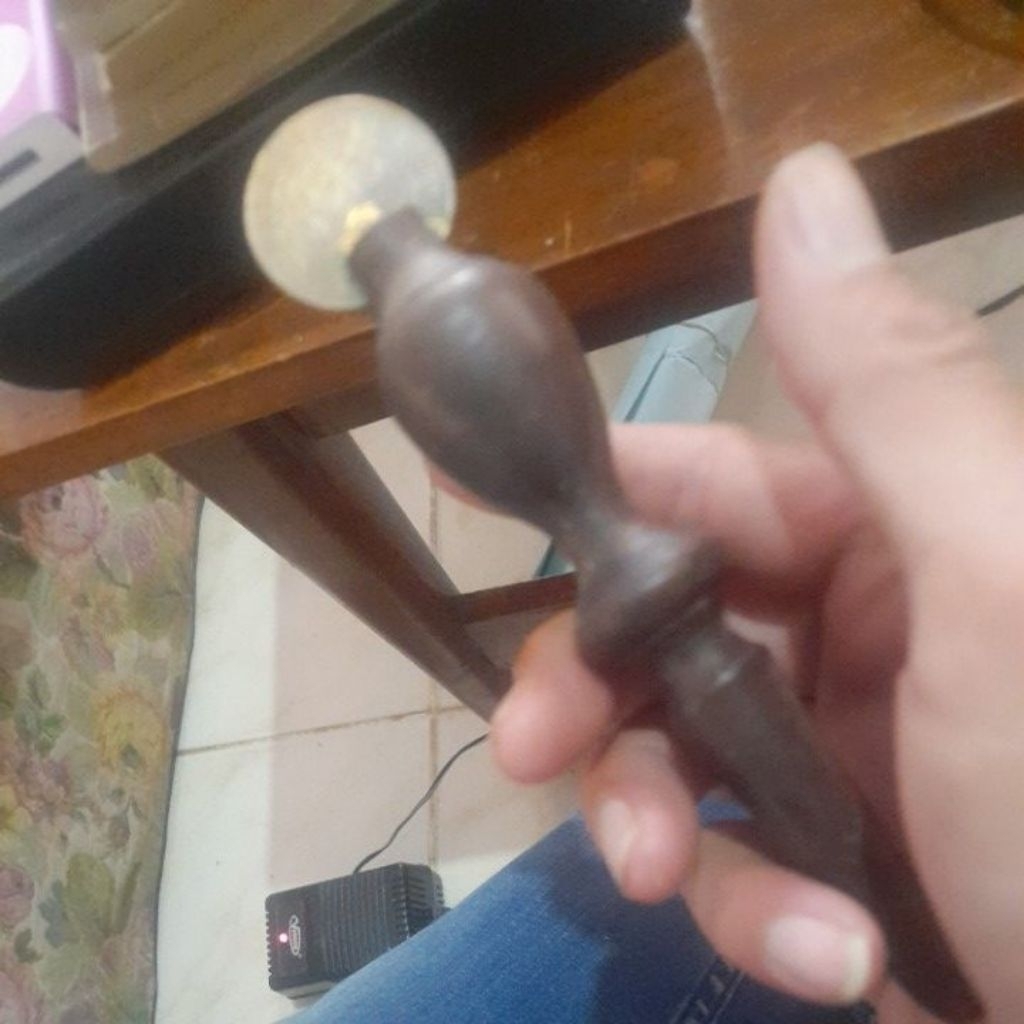 barang antik alat kerokan dengan  koin brnggol jaman belanda