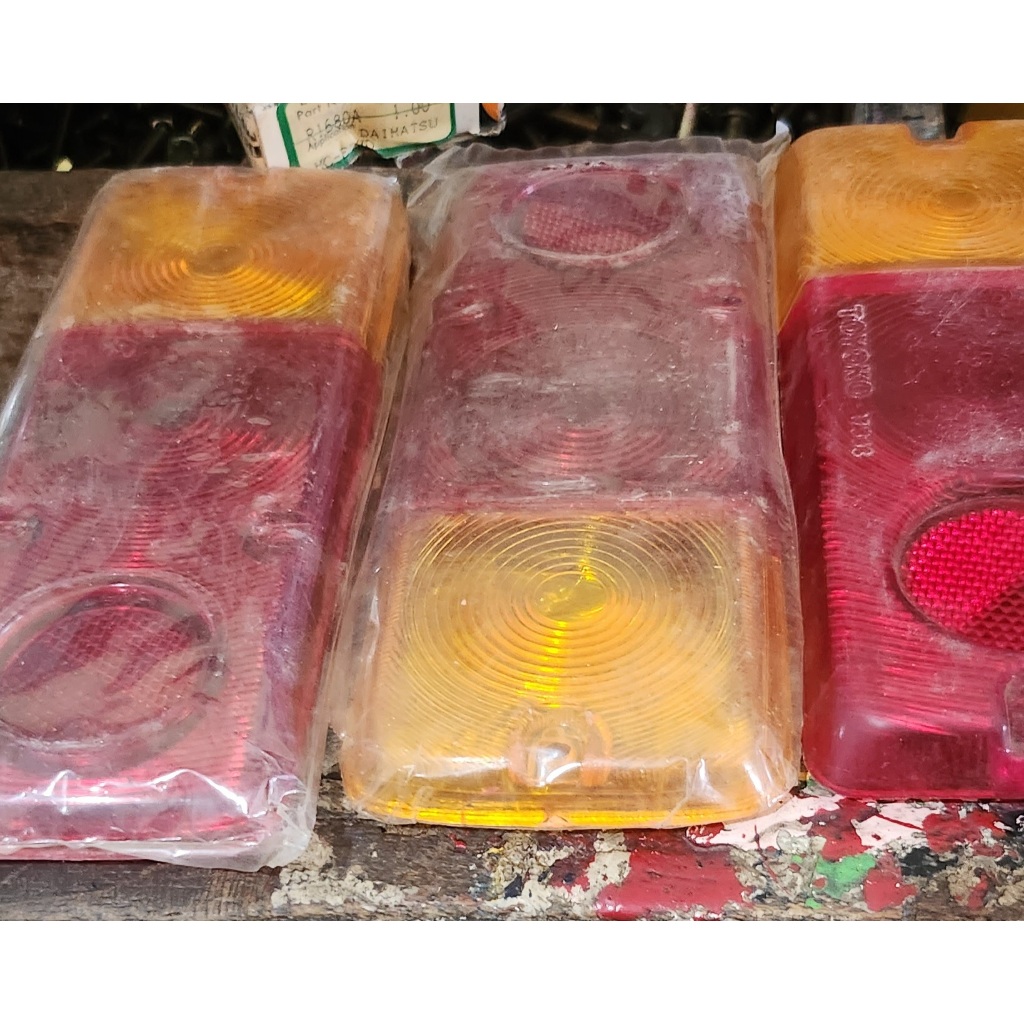 Mika Stop S75 Tutup Lampu belakang Daihatsu Zebra S75