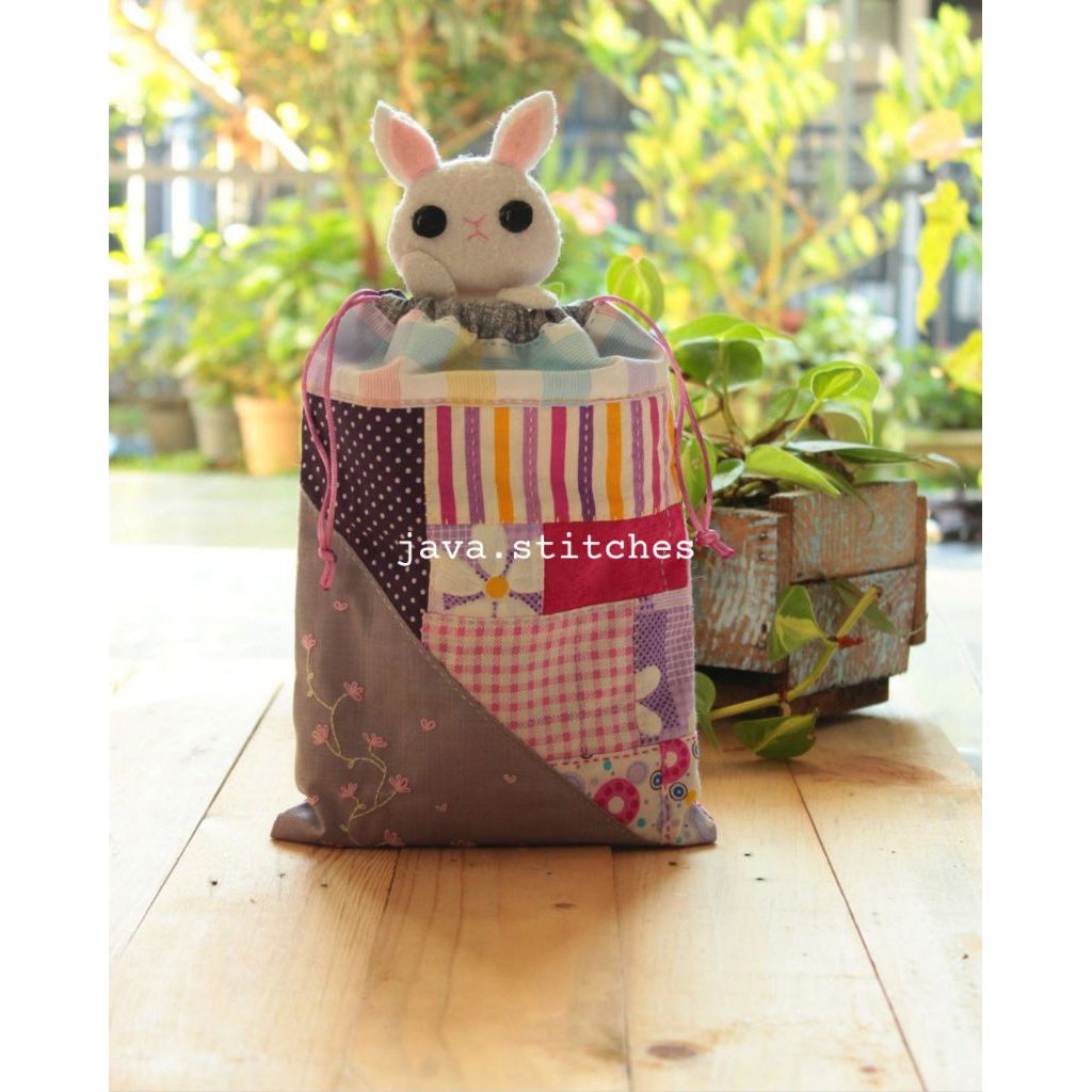 string pouch | tas kantong serut kain perca bertali full jahit & sulam tangan (hand stitched)