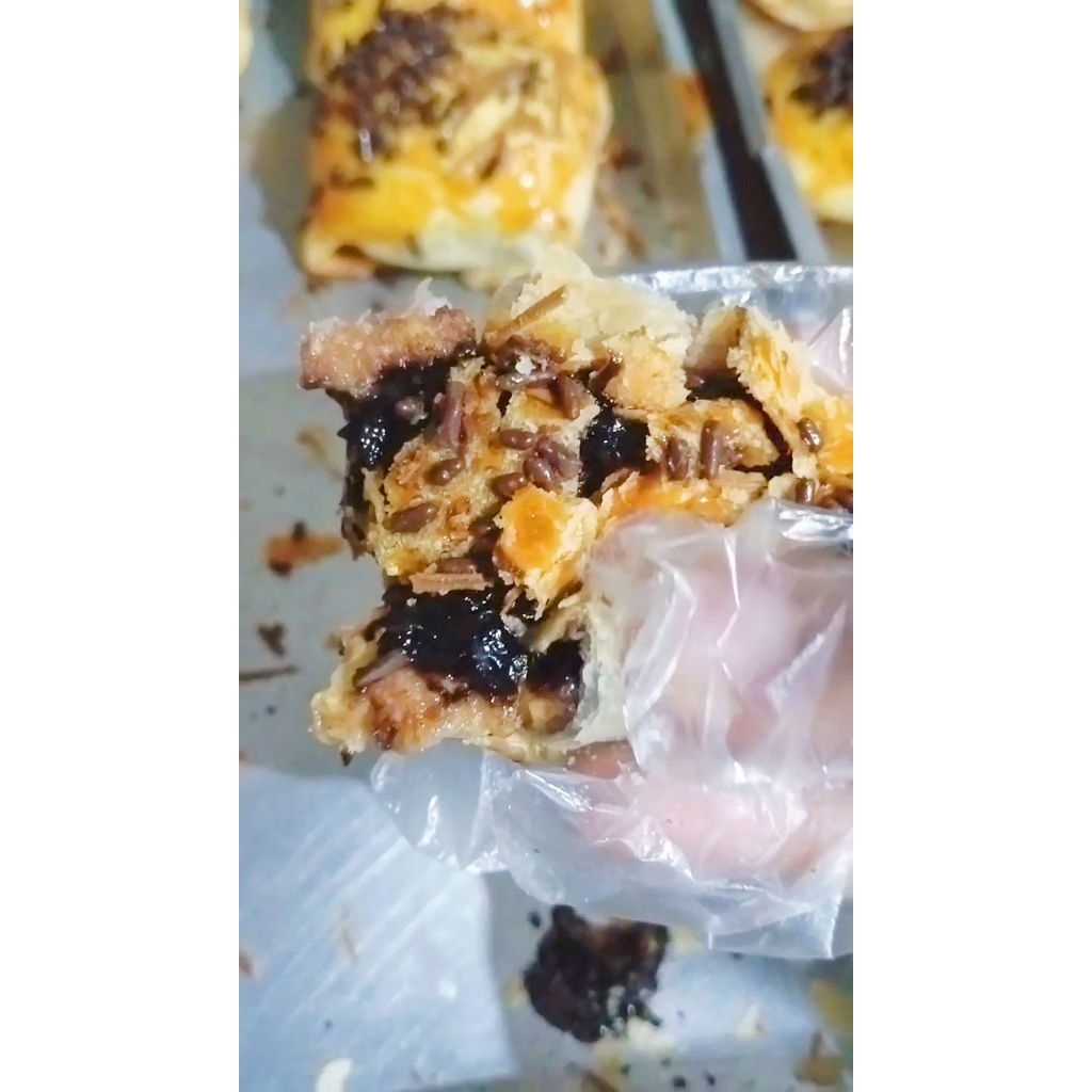 

BOLEN PISANG COKLAT KEJU isi 3 pcs
