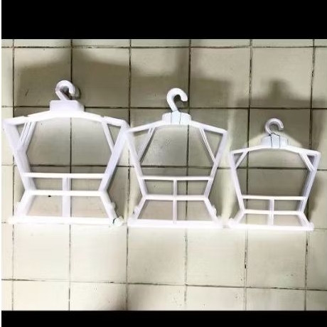 Hanger setelan anak bekas toko