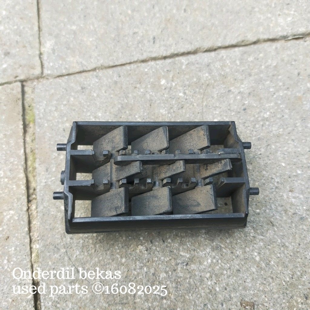 kisi AC kanan supir Toyota Corolla ke30 tahun 1976