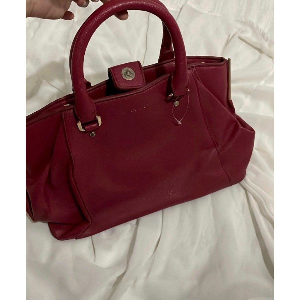 Preloved tas charles and keith maroon