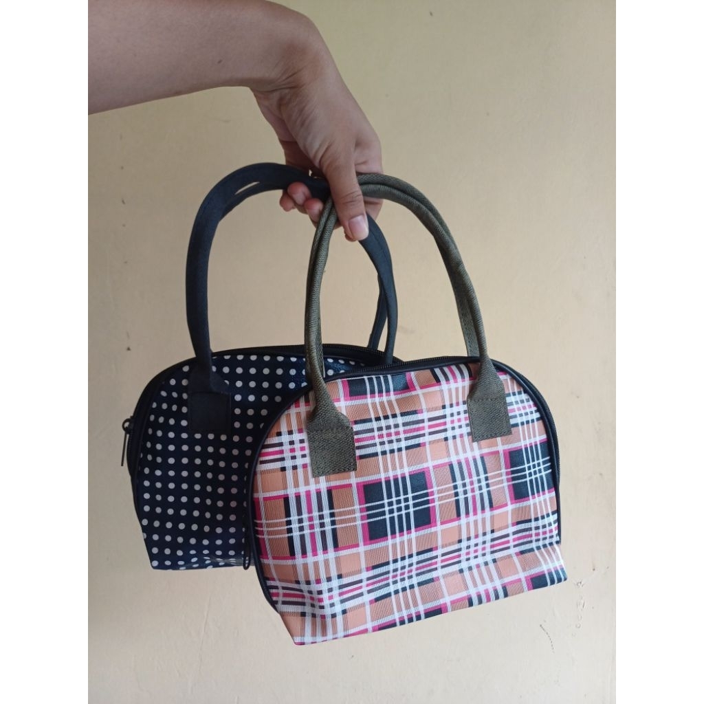 

Tas souvenir toko emas model kerang