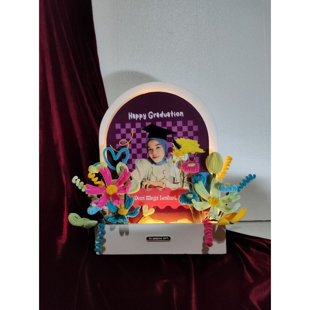 

Kado Buat Garduation Dewi Mega