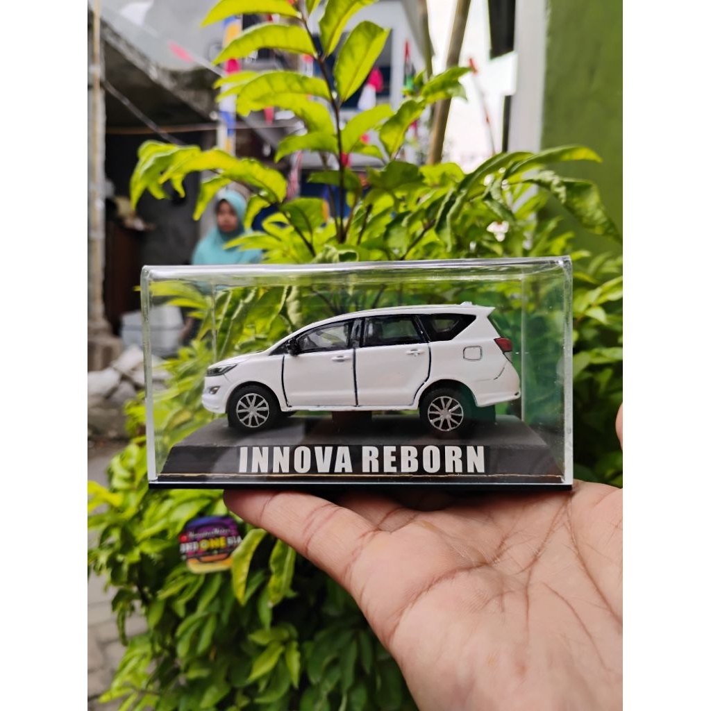 Diecast Miniatur Mobil TOYOTA Innova Reborn Skala 1:43 Handmade