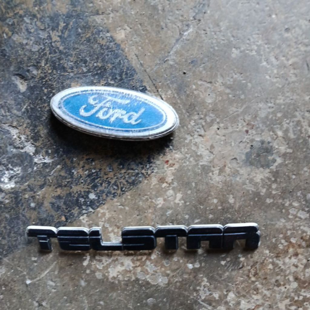 emblem ford telstar