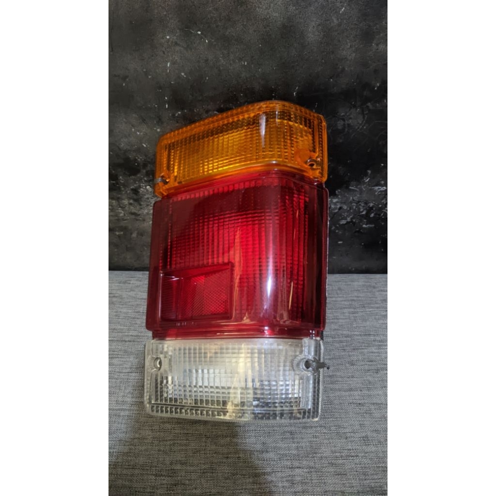 lampu stop lampu belakang isuzu panther kotak panther lama panther Miyabi tahun 1993 versi long orig