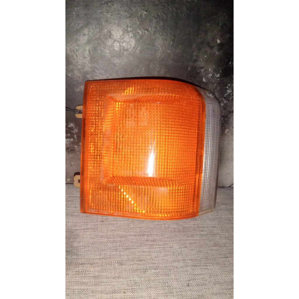Lampu Sen Samping Depan Kijang Super original (kanan only)