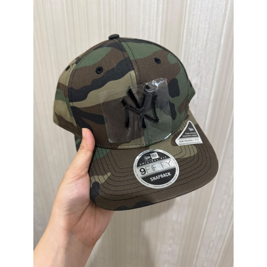 TOPI SNAPBACK NEW ERA 950 PRE CURVE CAMO NEW YORK YANKESS METAL
