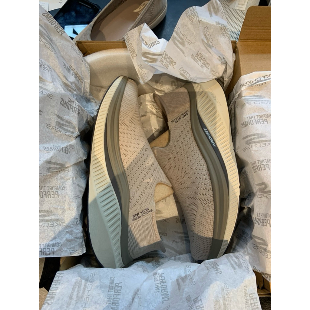 NEW Skechers Slip On Men size 42