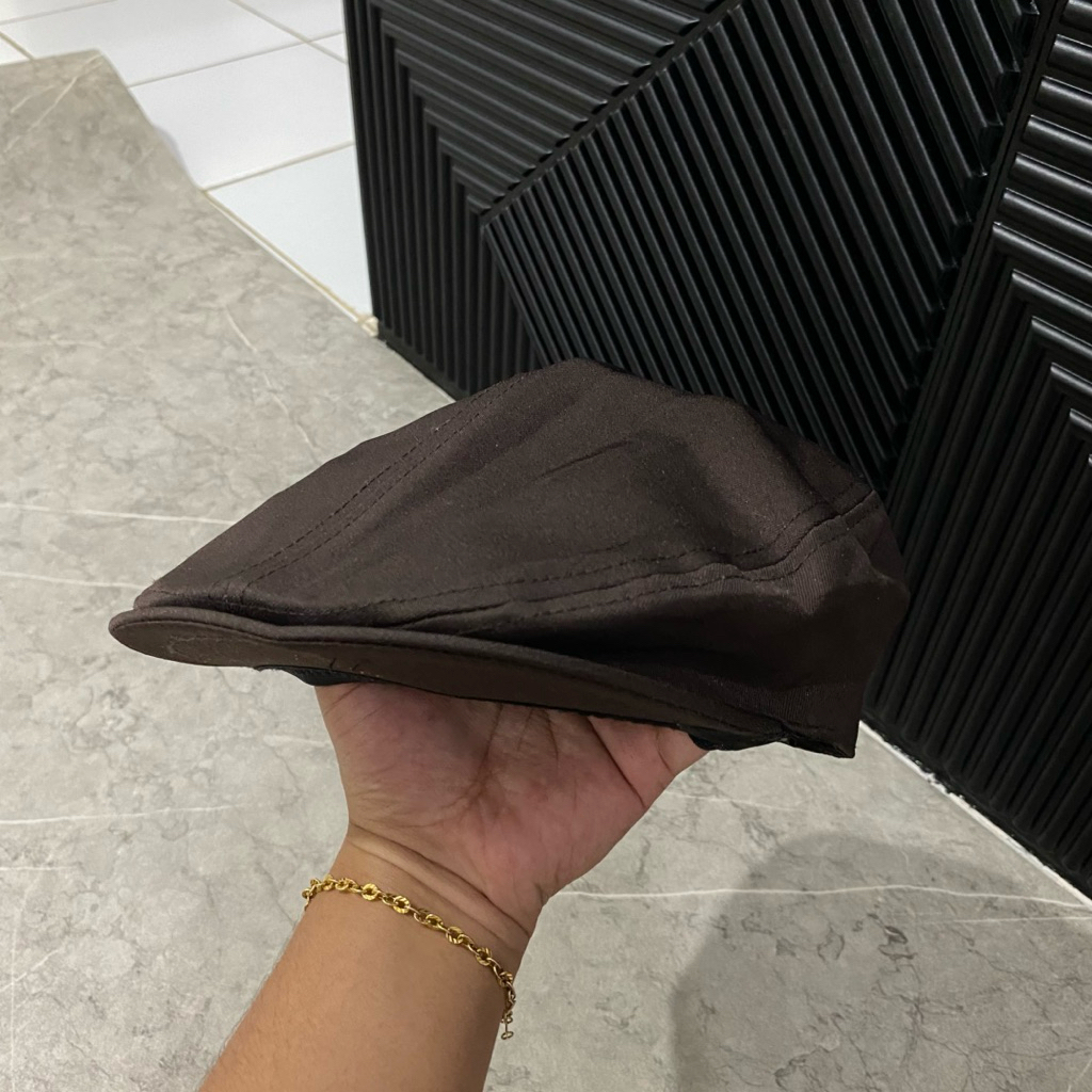 brown flat cap