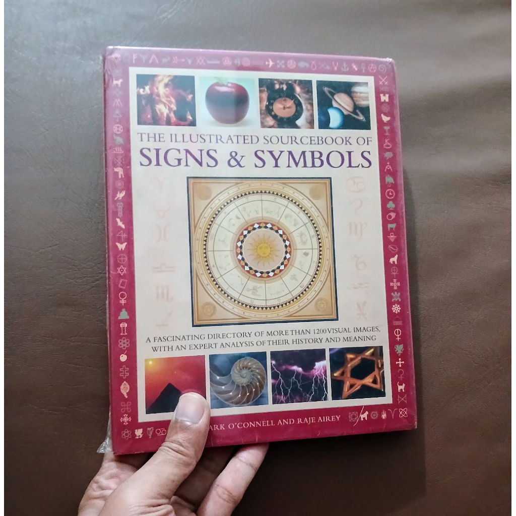 Illustrated Sourcebook Of Signs & Symbols: A fascinated directory of more than 1200 visual images, w