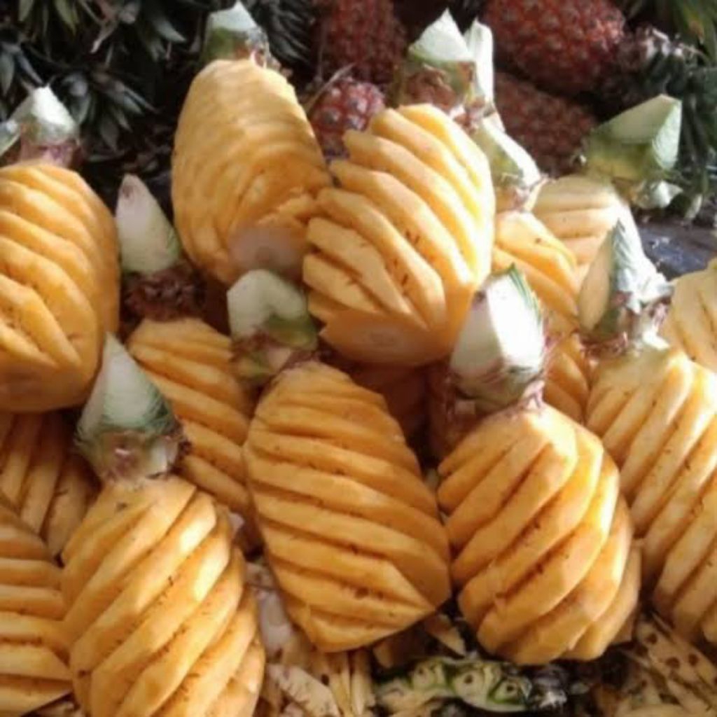 

Nanas Palembang Kupas Tidak Kupas 1 Buah