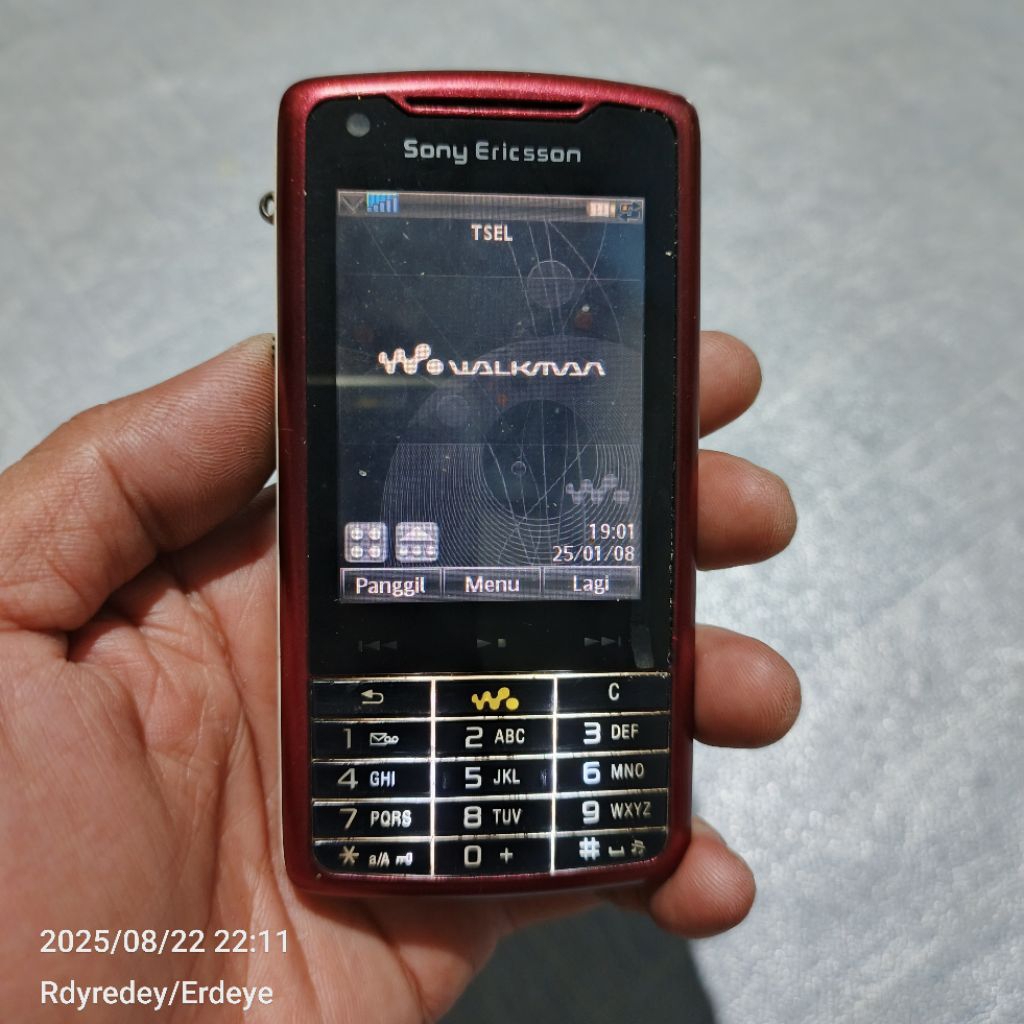 Hp Jadul Sony Ericsson W960i (Merah)