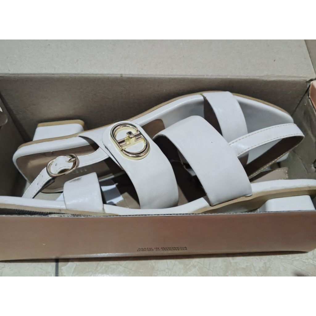 Preloved sandal wanita