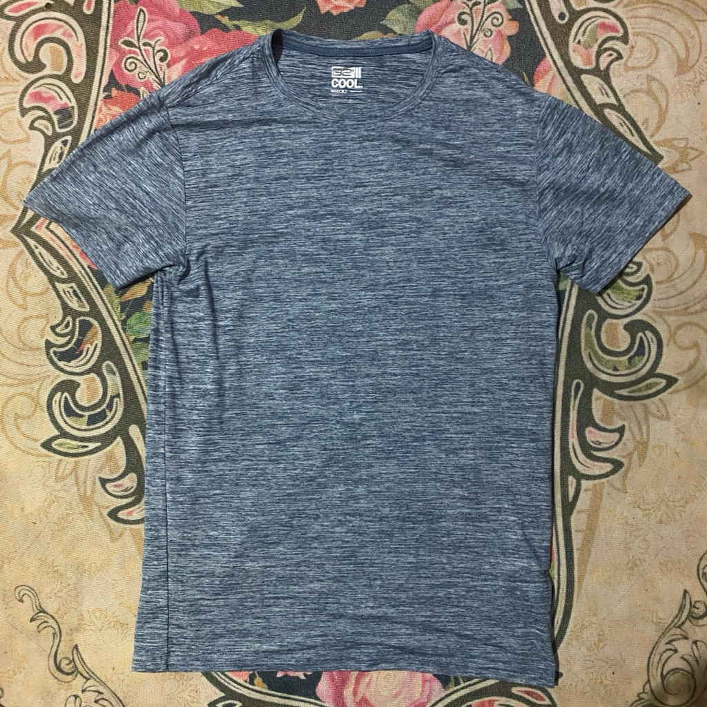 32 Degrees Cool | Kaos adem bahan serat abu kebiruan