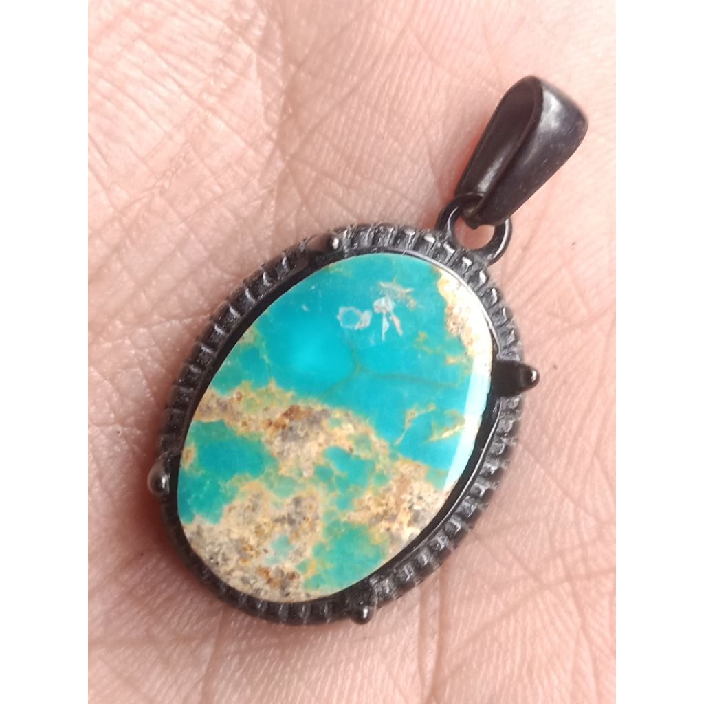 liontin batu pirus Persia