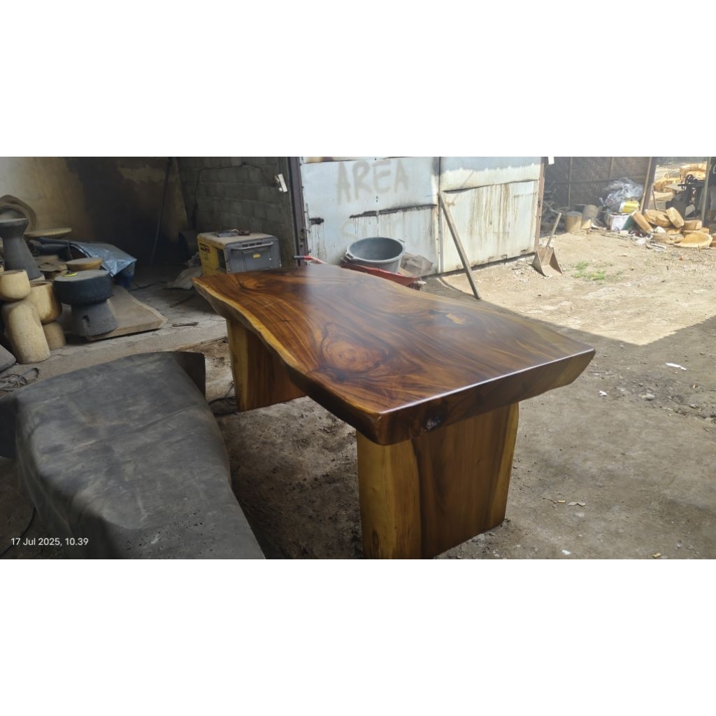 furniture Meja Makan Kayu Trembesi solid