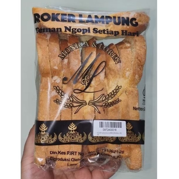 

Roti Kering Lampung Monica & Loren