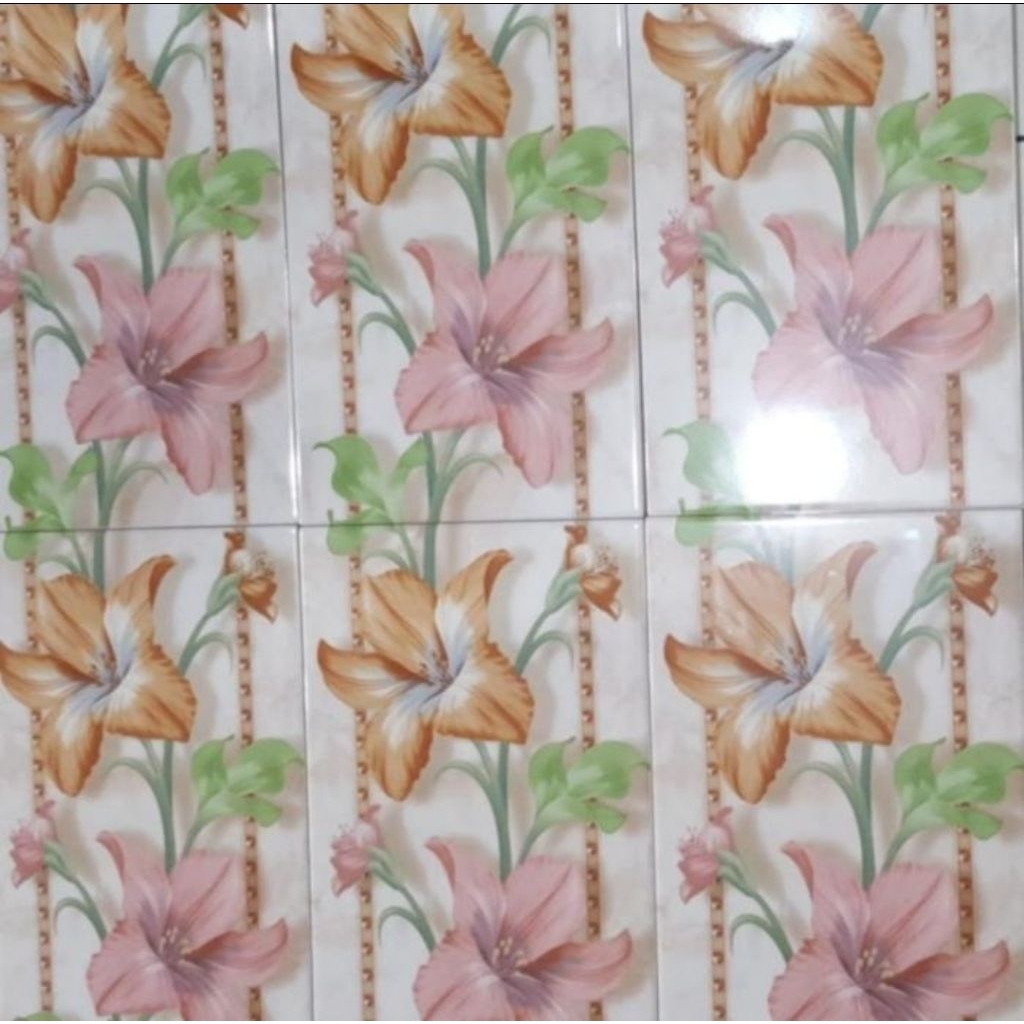 Keramik Dinding Dapur Kamar Mandi Glossy Bunga Mulia Accura Lily Hazel 25x40 (KHUSUS PENGIRIMAN AREA