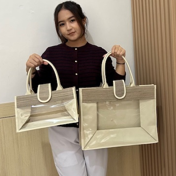 

Raja Craft Tas Hampers Mika Queennly Souvenir Terbaik