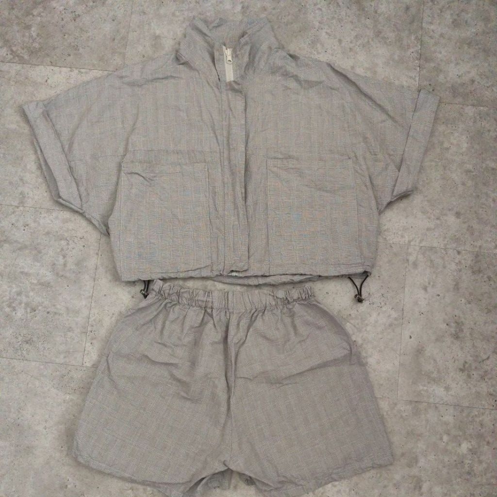 Preloved AUMONE Project Set Atasan Bawahan Wanita