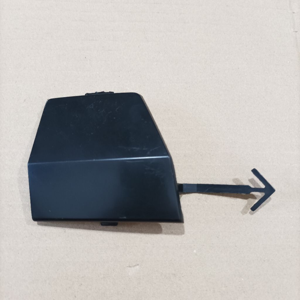 Tutup Towing Bemper Depan Xpander Cross Original