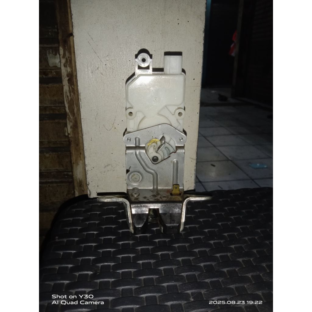 Door lock pintu bagasi Pajero sport original