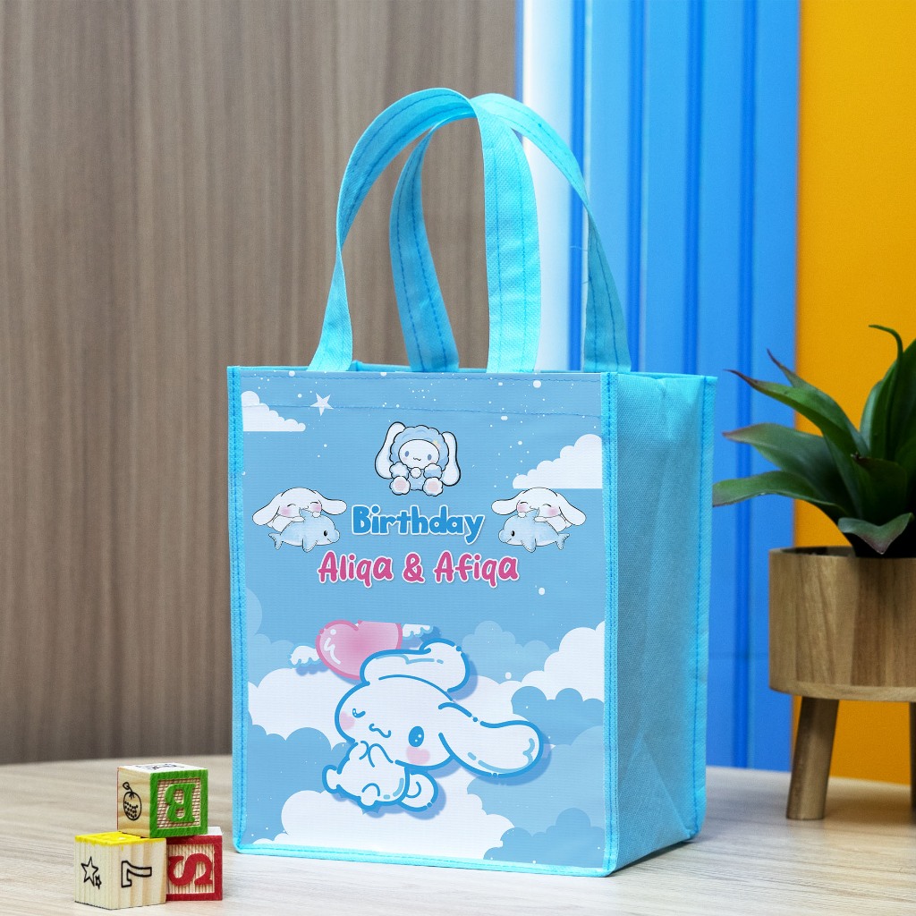 

Tas Ulang Tahun Anak Motif Cinnamorol Custom Nama,Tas Ulang Tahun Anak Potrait T25 P20 L13