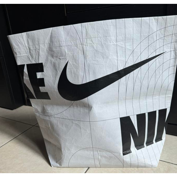 

Preloved paper bag / plastik bag nike ori besar putih reusbale nike bag