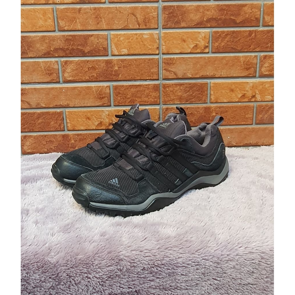 Sepatu Hiking Terrex Size 42 Second