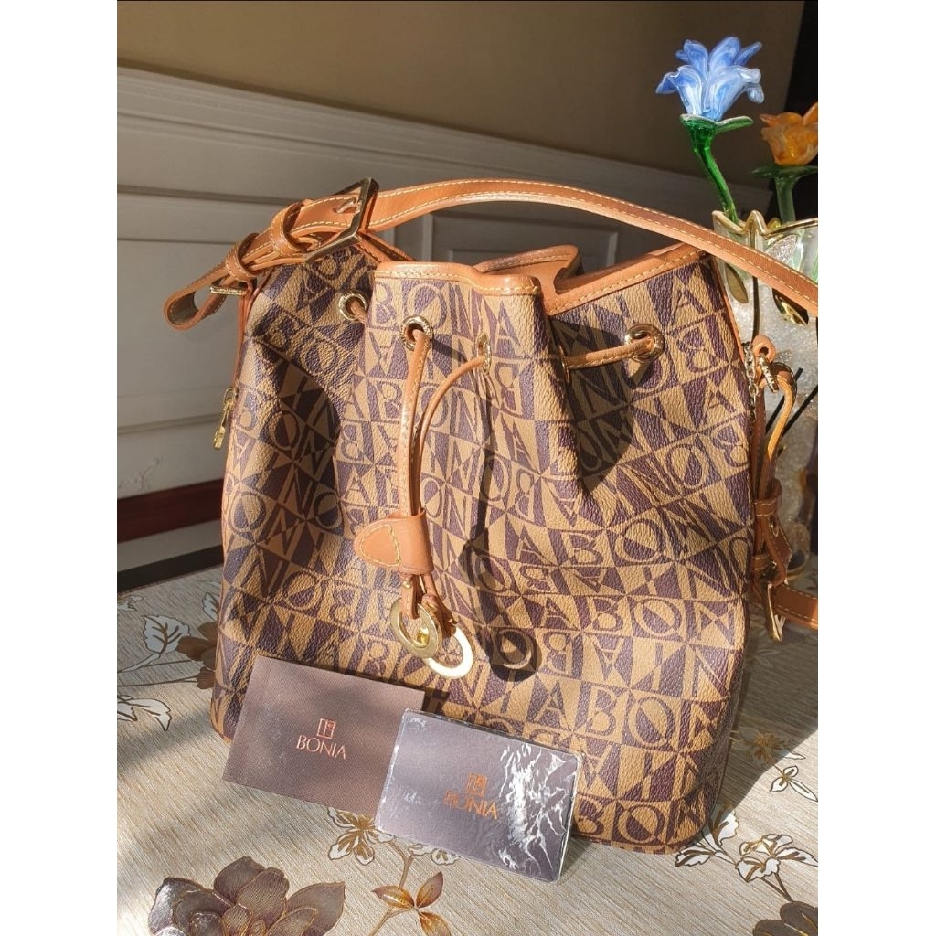 TAS BONIA SERUT MONOGRAM ORIGINAL M