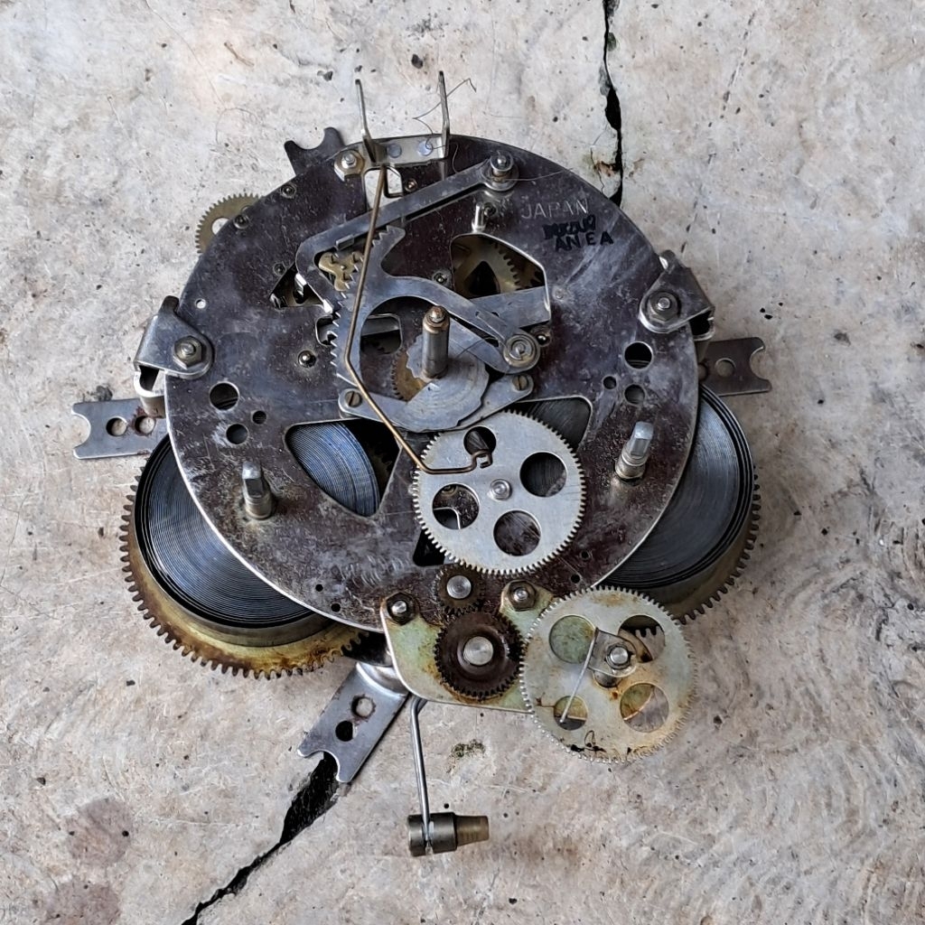 Mesin Jam dinding vintage Seiko Lorus putar 30 hari sekali 2 lubang