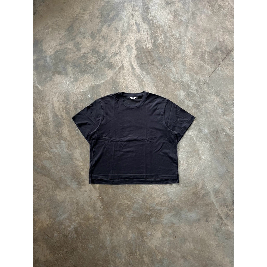 UNIQLO AIRISM T-SHIRT