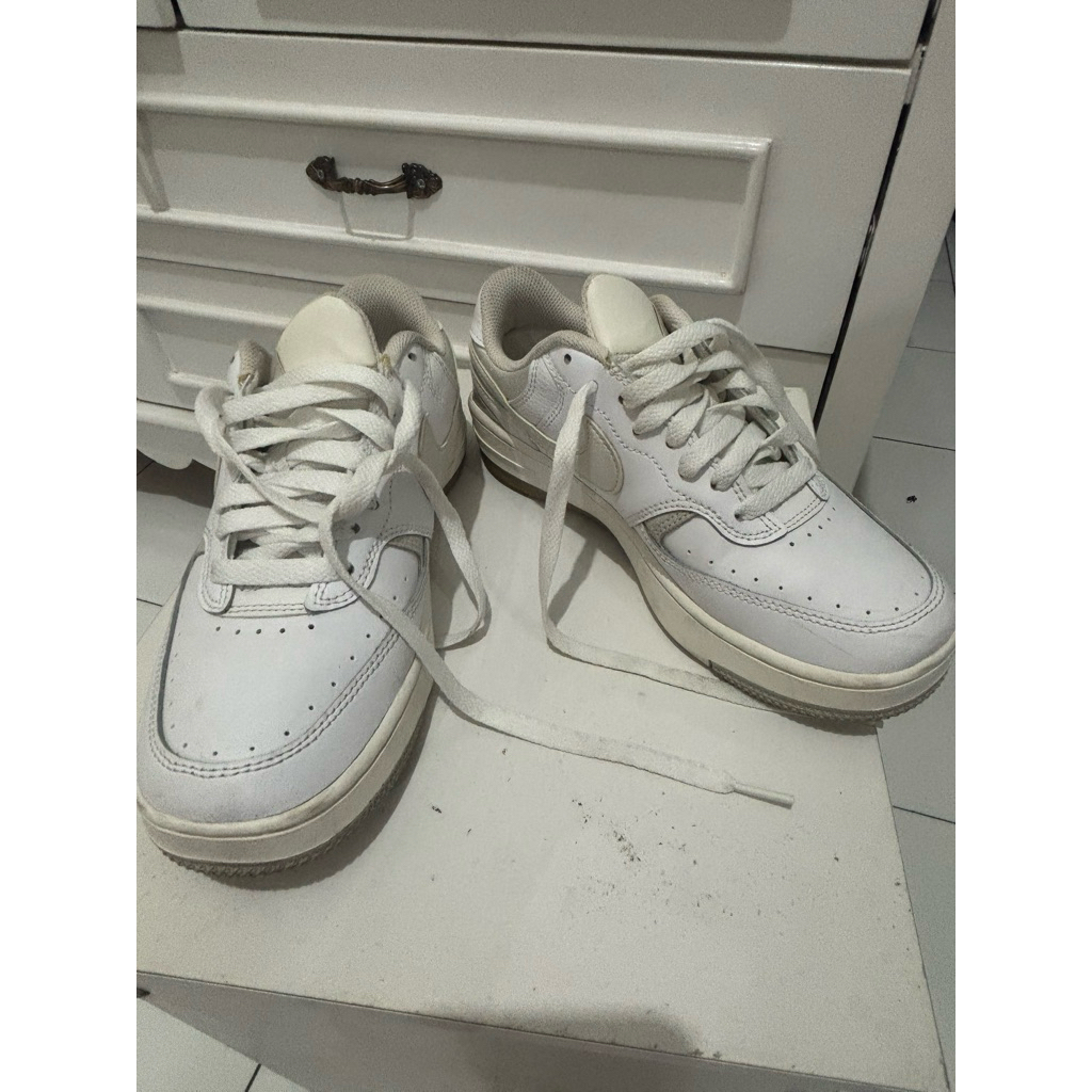 Nike preloved
