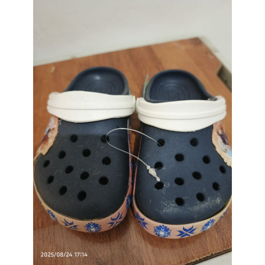 NEW CROCS REJECT SIZE C7