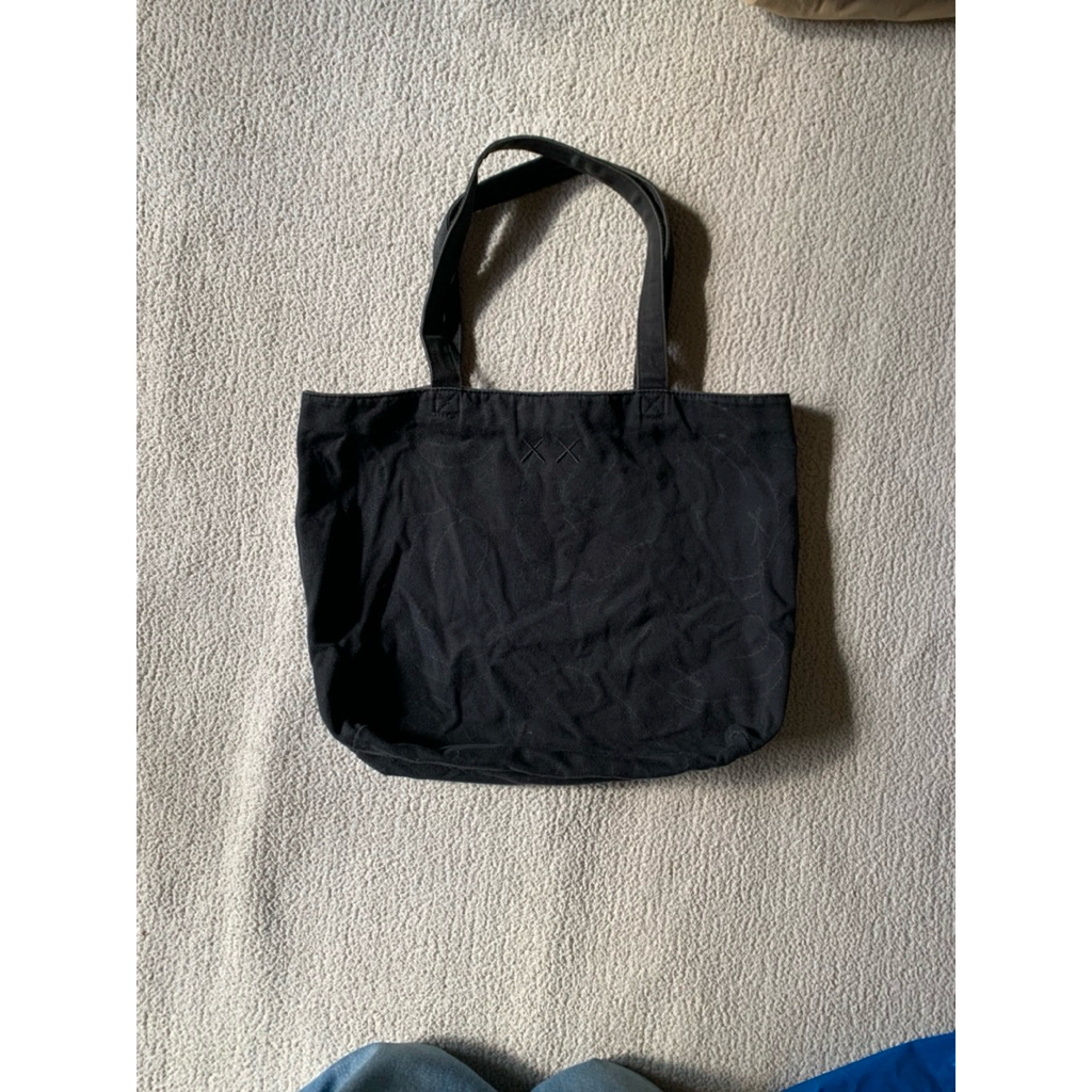 uniqlo x kaws totebag