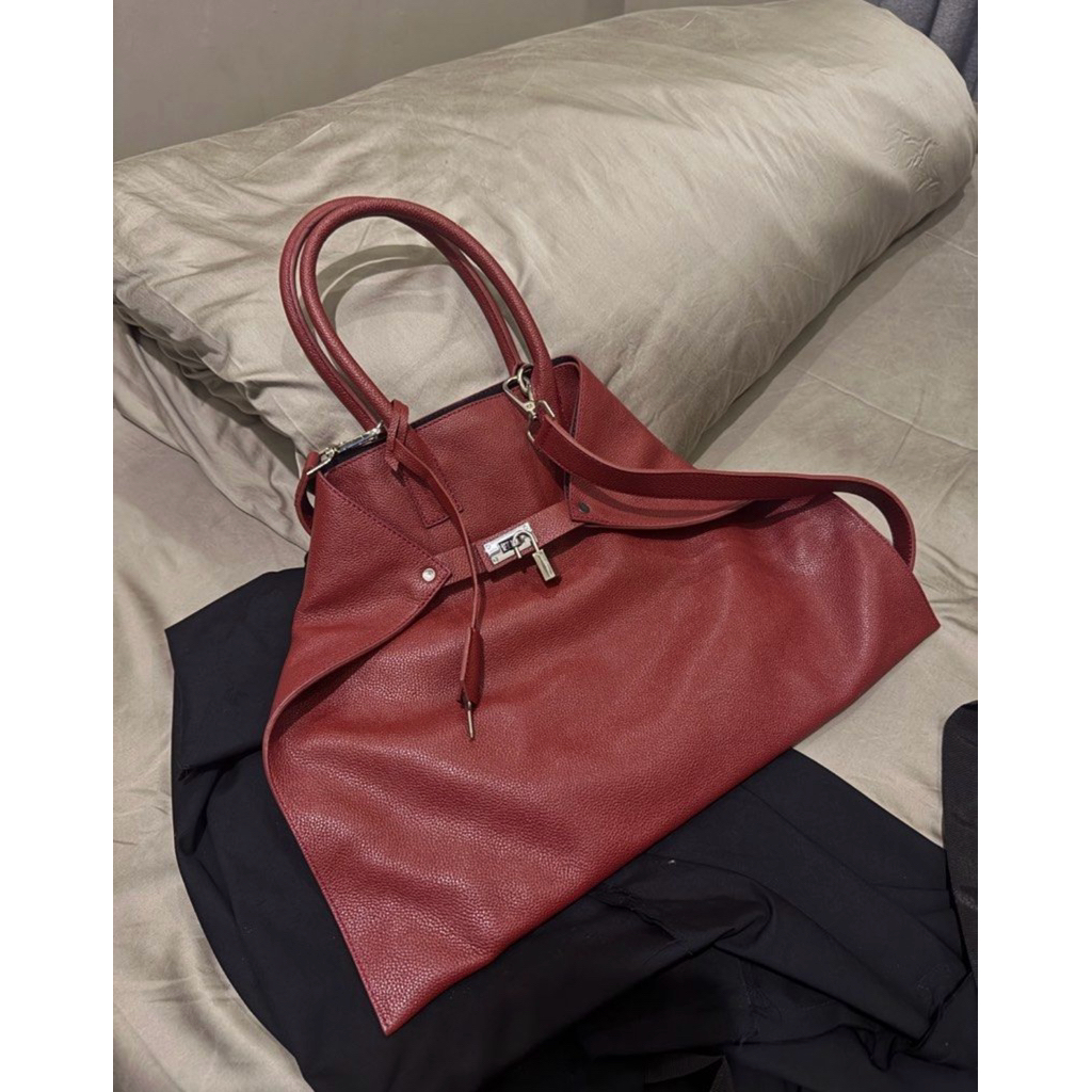 Aesthetic Pleasure Closure Bag Preloved