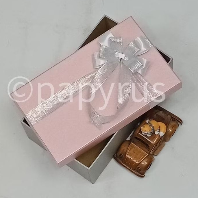

PAPYRUS Kombinasi 15x25 Tinggi 5cm Kotak Kado Gift Box Hardbox Hampers Hadiah V1
