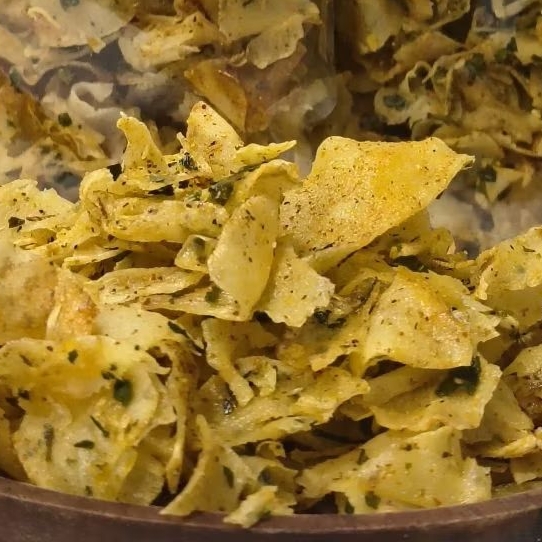 

keripik singkong kriwil pedas daun jeruk