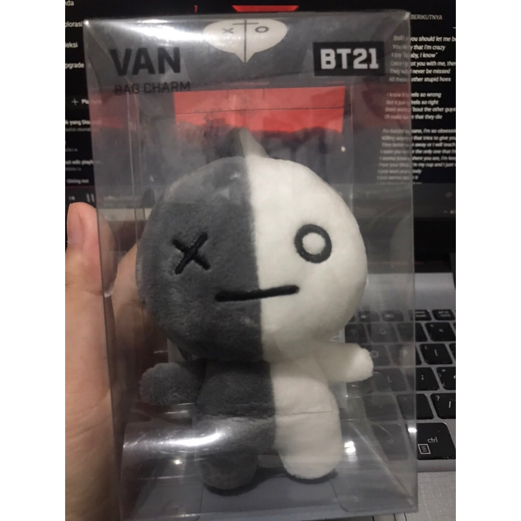 PRELOVED BTS bag charm van