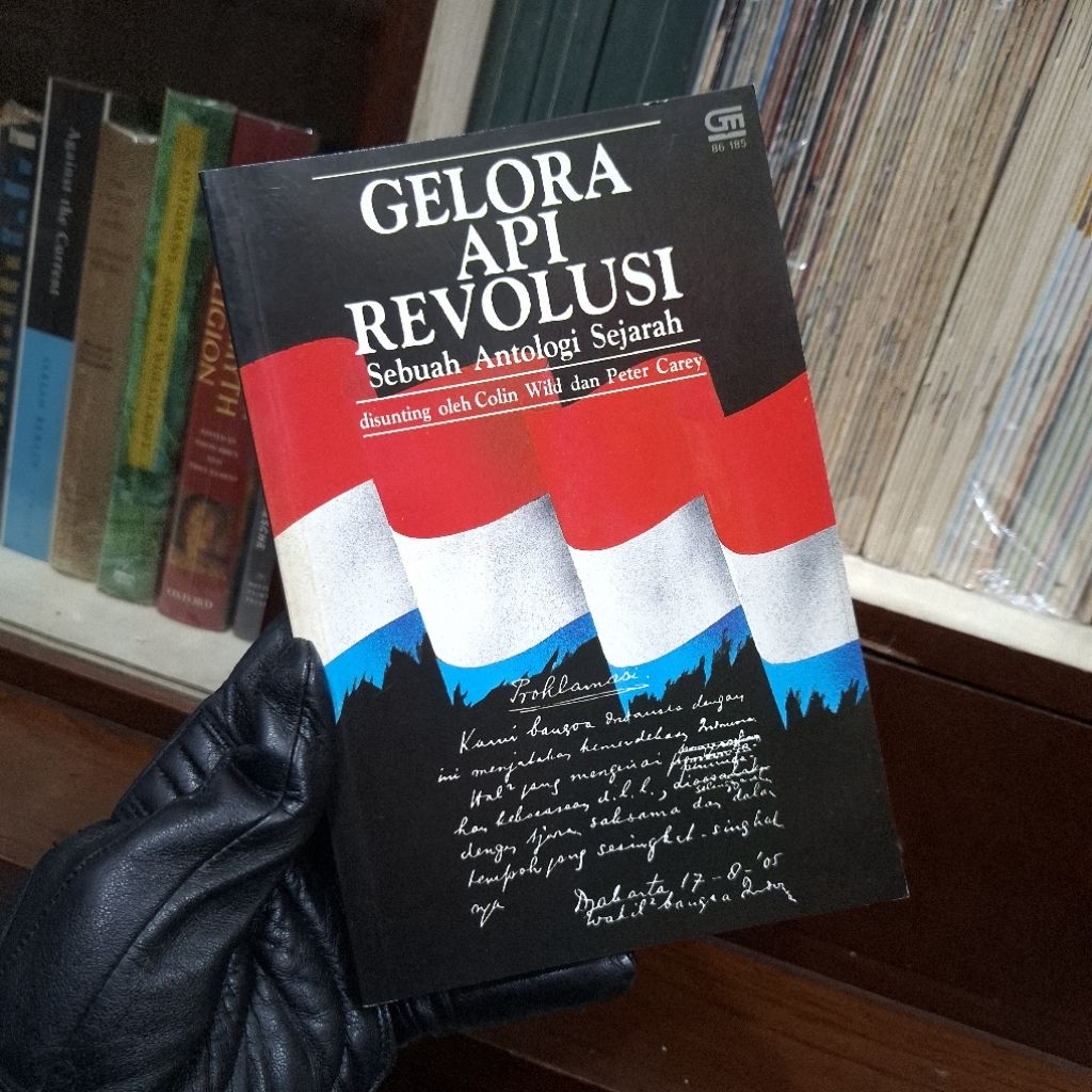 GELORA API REVOLUSI Sebuah Antologi Sejarah
