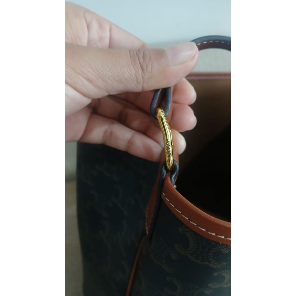 bucket bag cel*ne