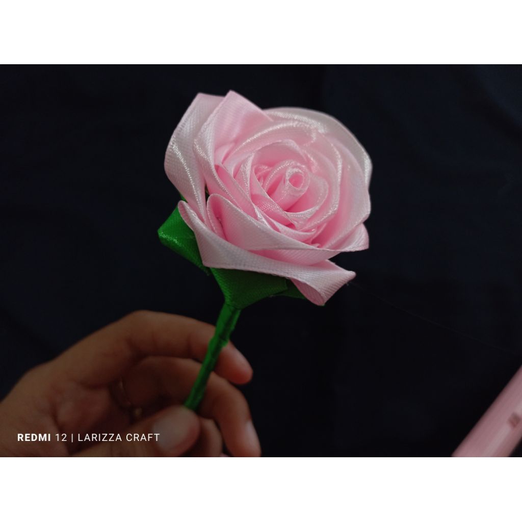 

bunga tangkai pita satin