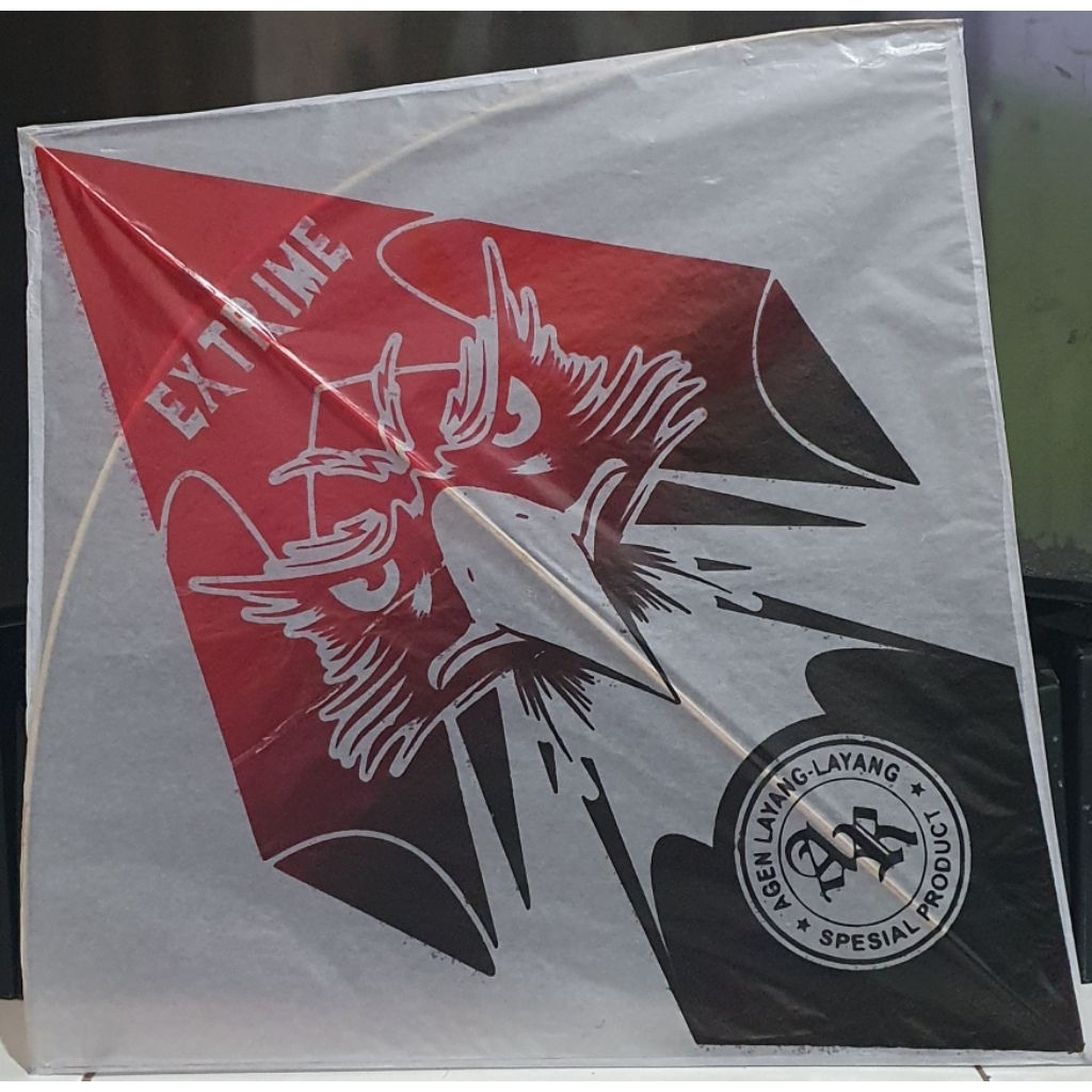 Layangan Sukhoi Lilitan Petung