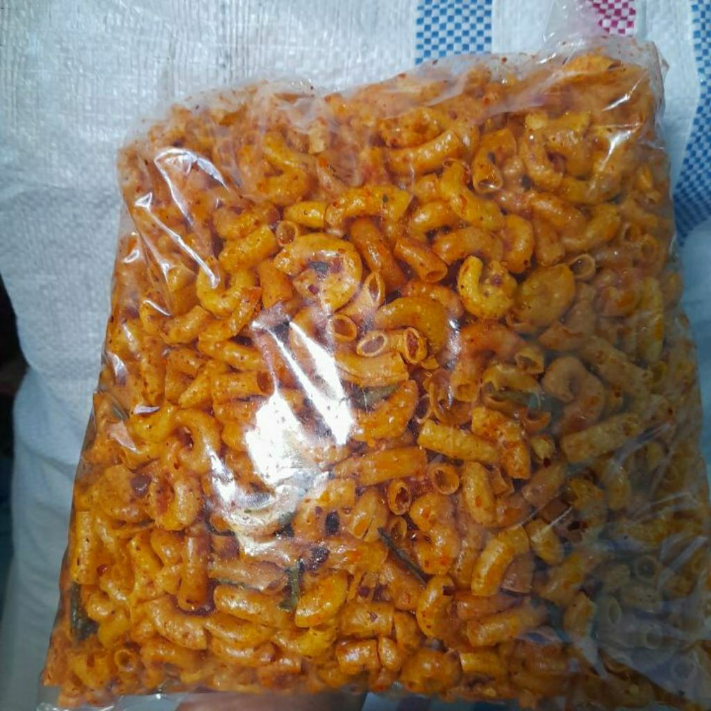 

makaroni bantet/makaroni pedas/makaroni daun jeruk