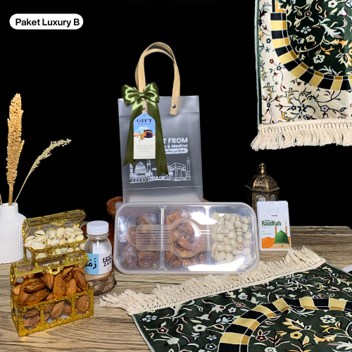 

Oleh-oleh Haji & Umroh Paket Luxury B Totebag Sajadah/Hampers/Gift Haji dan Umroh