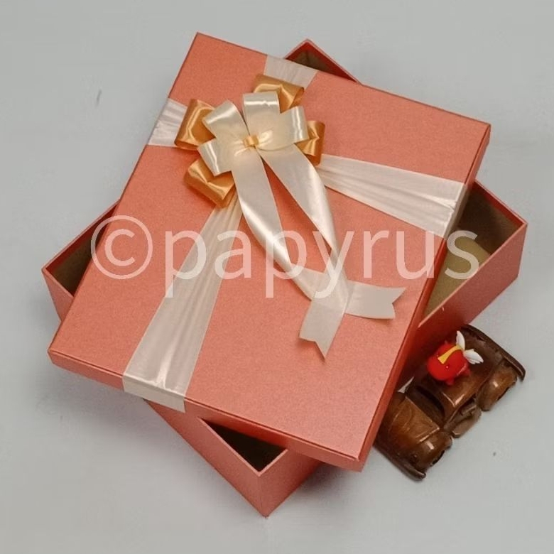 

PAPYRUS 25x30 Tinggi 8cm Kotak Kado Gift Box Hardbox Hampers V3